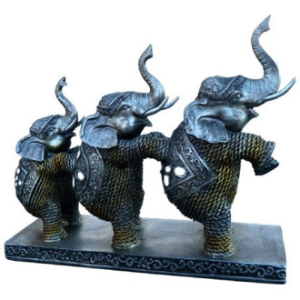 Trio d'éléphants debout