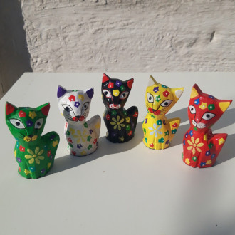Lot de 5 chats décoratifs en bois coloré